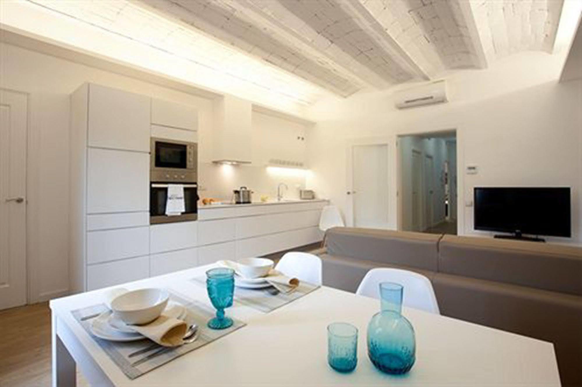 Rent Top Apartments Near Plaza De Catalunya バルセロナ エクステリア 写真