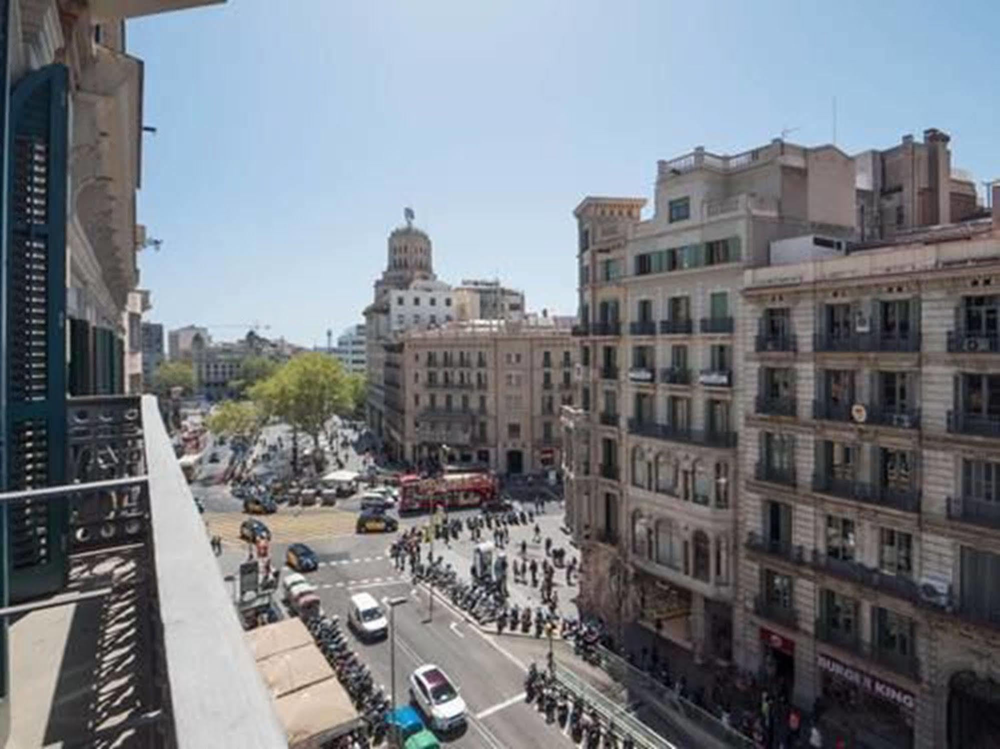 Rent Top Apartments Near Plaza De Catalunya バルセロナ エクステリア 写真