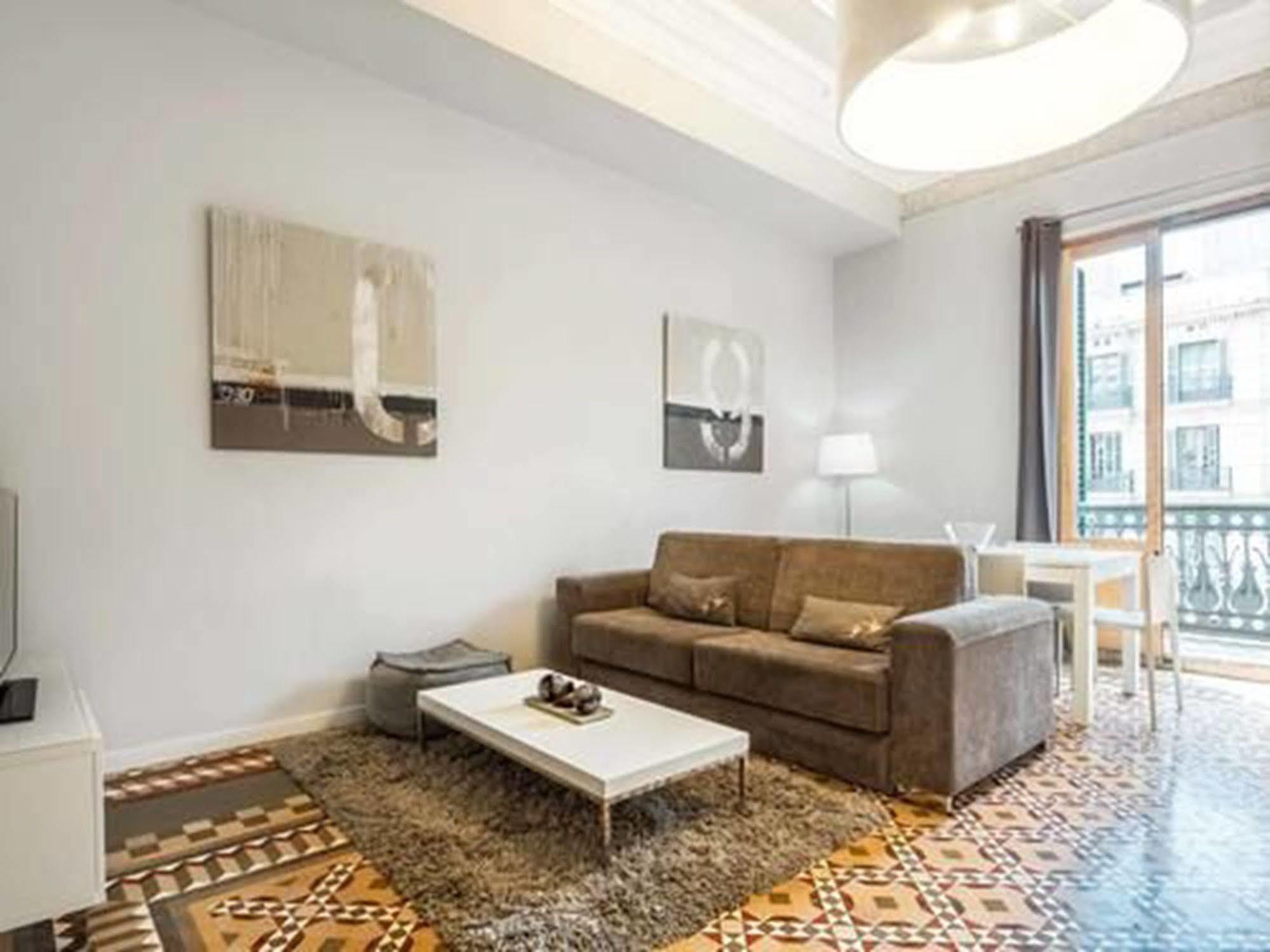Rent Top Apartments Near Plaza De Catalunya バルセロナ エクステリア 写真